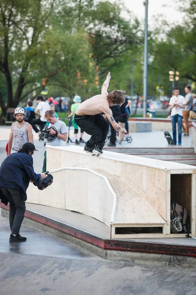 Concurso de patinaje sobre ruedas agresivo — Foto de Stock