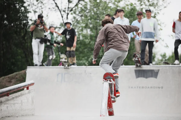 Concurso de skate no parque de skate de Moscou — Fotografia de Stock