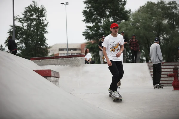 Concurso de skate en Moscú skate park — Foto de Stock