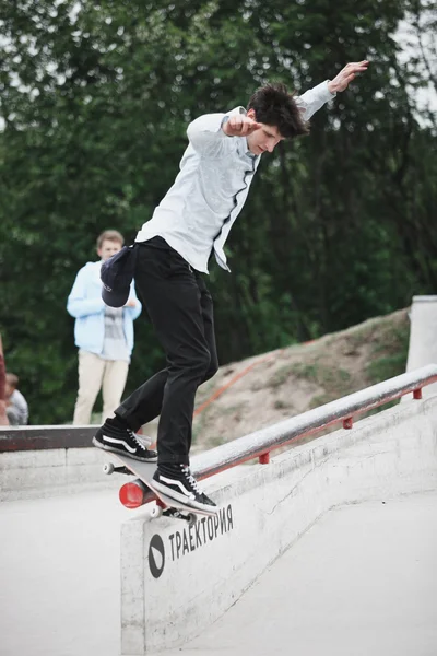 Skateboarding-Wettbewerb im Moskauer Skatepark — Stockfoto