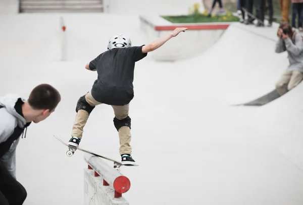 モスクワのスケートパークでスケート ボード コンテスト — ストック写真
