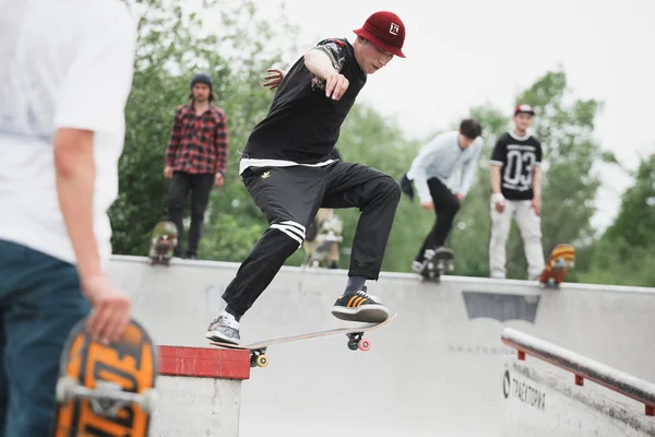 Skateboarding konkurs w Moskwie skate parku — Zdjęcie stockowe