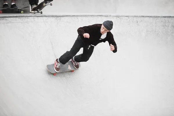 Gara di skateboard a Mosca skate park — Foto Stock