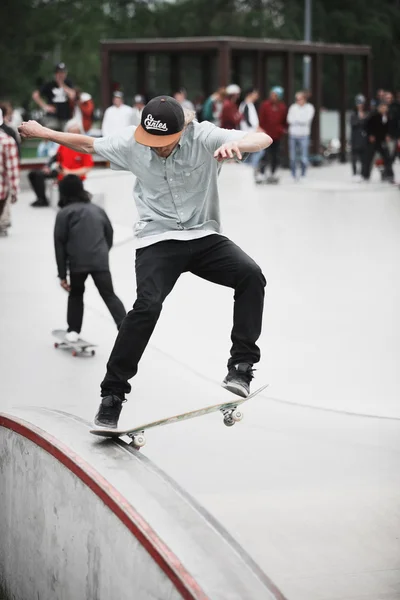 Skateboarding soutěž v Moskvě skate parku — Stock fotografie