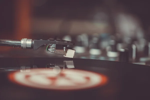 Profissional gira-discos de vinil de áudio leitor de música — Fotografia de Stock