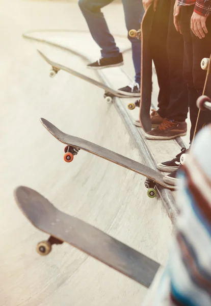 Kaykaycılar rekabet bir skate Park — Stok fotoğraf