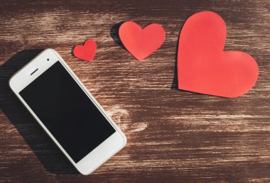 Rakamlar ve akıllı telefon kalp şeklinde