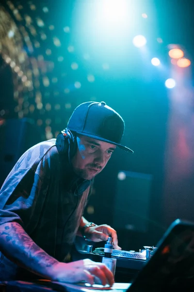 DJ Nik One playing in the nightclub — Stock Photo, Image