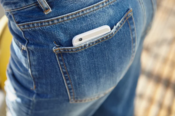 Kot cebinde modern büyük gümüş akıllı telefon — Stok fotoğraf