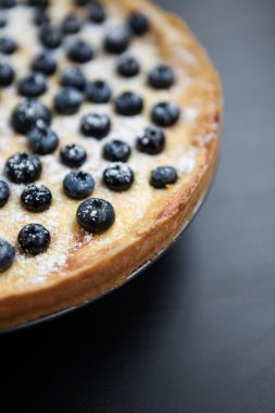 Ahşap yüzeyde makro ev yapımı yaban mersini pasta