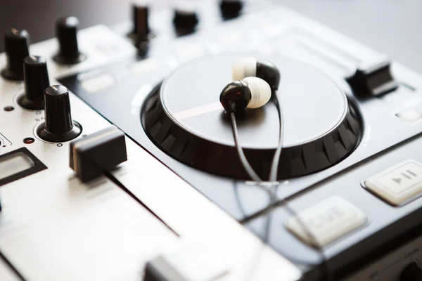 Professional sound mixing DJ midi controller turntable — Stock Photo, Image