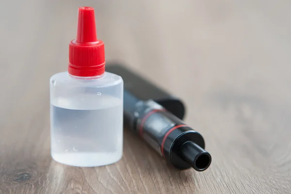 E-cig vaping glycerin liquid in transparent bottle — Stock Photo, Image