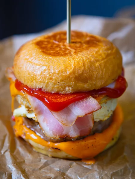 Deliciosa Hamburguesa Doble Grasa Grande Comida Rápida Americana Menú Restaurante — Foto de Stock