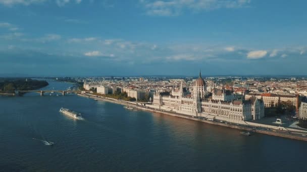 Vidéo Par Drone Aérien Bâtiment Parlement Hongrois Situé Dans Centre — Video