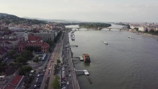 Vídeo Aéreo Del Edificio Del Parlamento Húngaro Situado Centro Turístico — Vídeo de stock