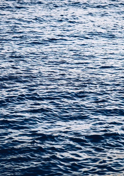 Luz Del Atardecer Agua Del Mar Las Olas Del Océano — Foto de Stock