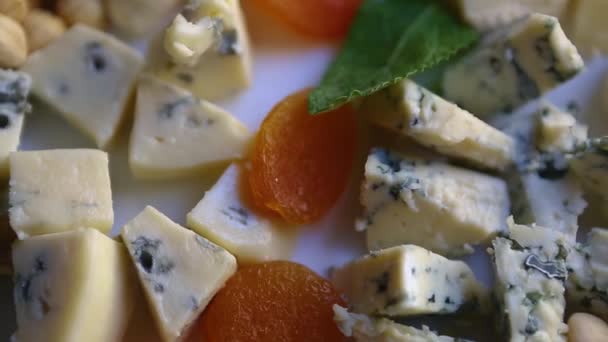 Plato Con Aperitivos Vino Filmado Desde Arriba Cafetería — Vídeos de Stock