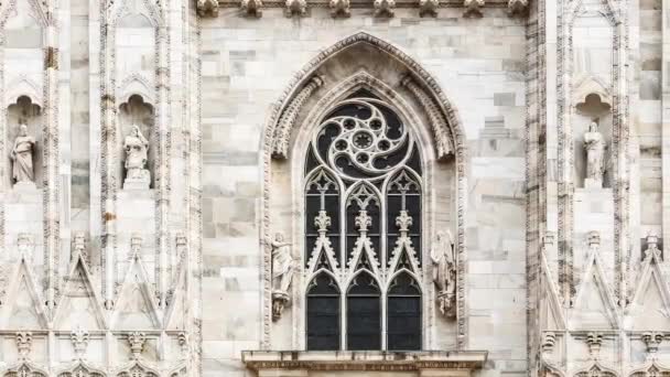 Gyönyörű Duomo Milano Közelben Fehér Márvány Kőszobrok Szobrok Külső Design — Stock videók