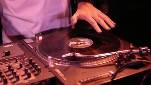 Kyiv Říjen 2019 Hip Hop Škrábe Vinylové Desky Retro Analogových — Stock video