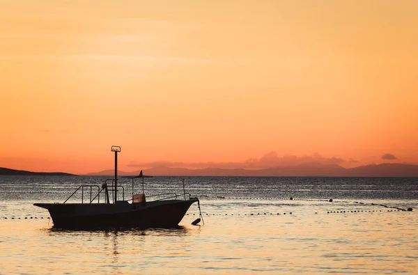 Perahu Nelayan Kecil Melayang Laut Adriatik Sunset Rent Kerajinan Air — Stok Foto