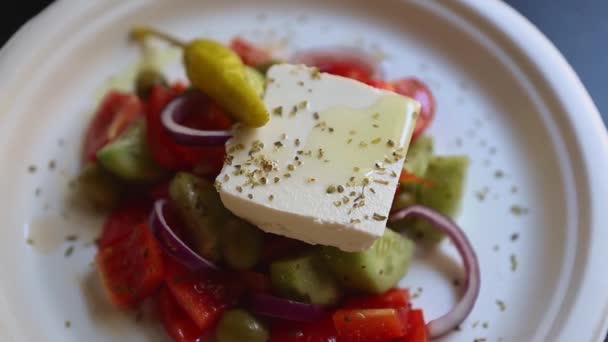 Fresh Greek Salad Served Recyclable Paper Plate Fast Food Restaurant — Stock Video