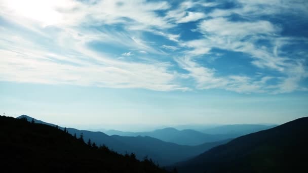 Piękny Zachód Słońca Wysoko Skalistych Karpatach Sylwetka Pasma Parków Górskich — Wideo stockowe