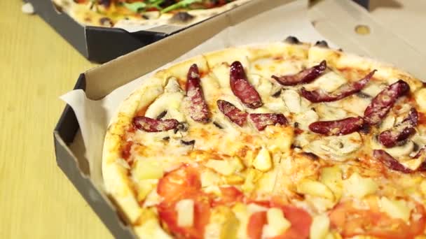 Nagranie Fast Foodów Pizza Ananasowa Dostarczona Kartonowym Pudełku Obiad Pyszne — Wideo stockowe