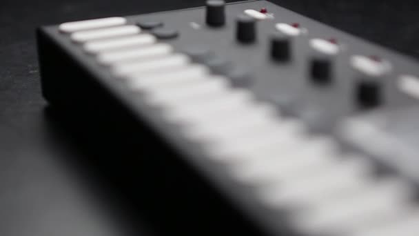 Controlador Midi Filmado Close Vídeo Clip Equipamento Áudio Profissional Produtor — Vídeo de Stock