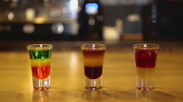 Kleurrijke Mexicaanse Shots Voor Het Feest Geserveerd Bar Gefilmd Met — Stockvideo