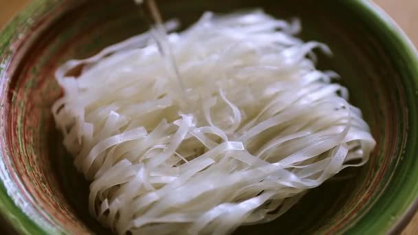 Vietnam Yemeği Için Çiğ Beyaz Pirinç Eriştesi Doğal Malzemeli Geleneksel — Stok video