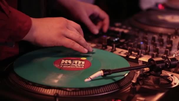 Kyiv Října 2019 Hip Hop Poškrábe Vinylové Desky Gramofonu Masterskaya — Stock video