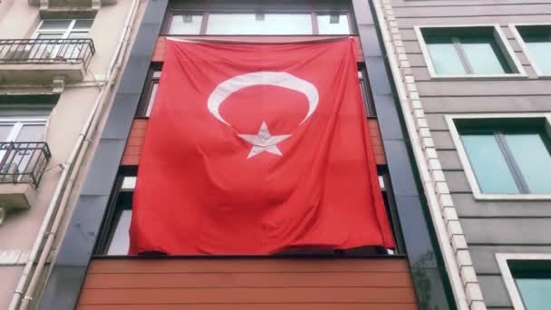 Istanbul Mayıs 2018 Instabul Caddesindeki Binanın Cephesinde Beyaz Yıldız Hilal — Stok video