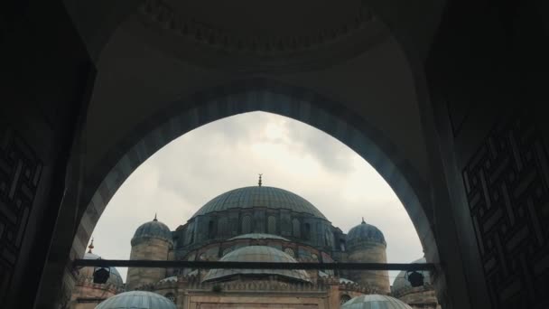 Istanbul May 2018 Hermosa Mezquita Antigua Filmada Centro Ciudad Estambul — Vídeo de stock