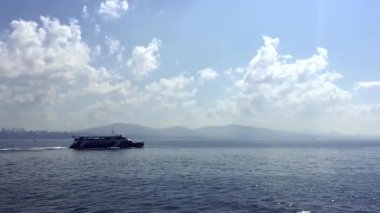 İstanbul 'daki Boğaz limanının video klibi