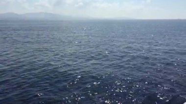 Marmara Denizi, Türkiye 'nin İstanbul ve Büyükşehir Adası yakınlarında çekildi. İlkbahar mevsiminde Türk kıyılarında güzel dalgalar 