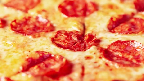 Pizza Peperoncino Con Mozzarella Fusa Forno Filmata Vicino — Video Stock