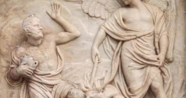 Duomo di Milano 'nun dış görüntüsü yakından çekildi.