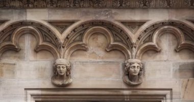 Duomo di Milano 'nun dış görüntüsü yakından çekildi.