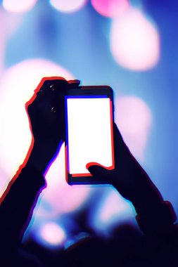 Konserde telefonla çift pozlama