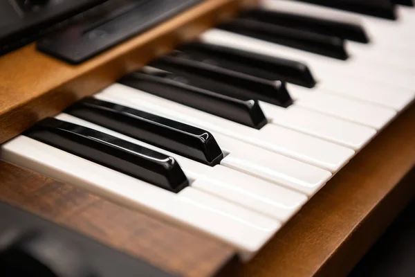 Teclado Piano Sintetizador Instrumento Midi Profesional Para Pianista Escenario Concierto — Foto de Stock