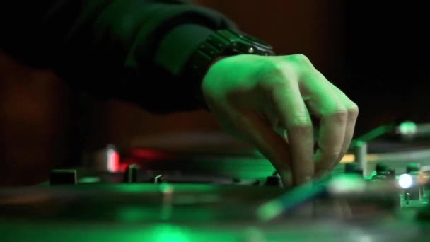 Hip Hop Legt Partymusik Auf Videoclip Von Professionellem Discjockey Auf — Stockvideo