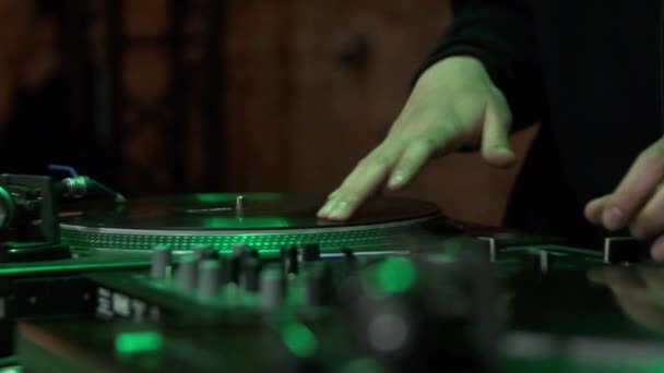 Hip Hop Tocando Música Fiesta Video Clip Disc Jockey Profesional — Vídeo de stock