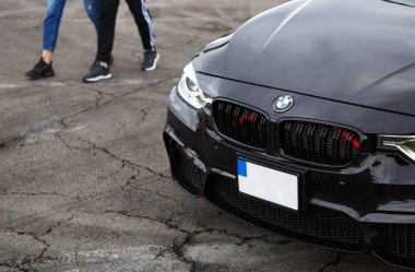 KYIV-15 Mayıs 2021: Drift And Car Show 'da siyah inci renkli BMW M3 F80 spor aracı