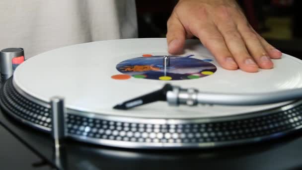 Mão Hip Hop Controlar Disco Vinil Branco Com Música Dispositivo — Vídeo de Stock