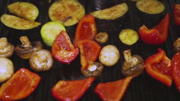 Sayuran Dimasak Panci Pemanggang Dapur Restoran Vegetarian Jamur Champignon Putih — Stok Video