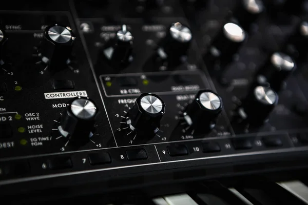 Analog Synthesizer Anordning Professionell Audioutrustning För Produktion Elektronisk Musik Studio — Stockfoto