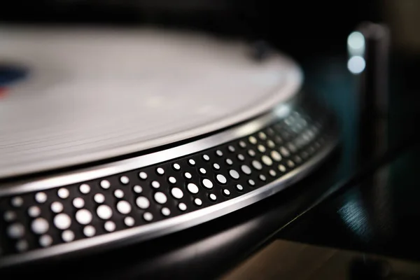 Shiny Metal Platter Disc Turntable Player Professional Analog Turn Table — Stock Photo, Image