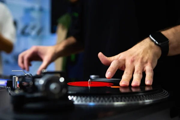 Hip Hop Scratching Vinyl Records Stage Professional Disc Jockey Scratches — Stock Photo, Image