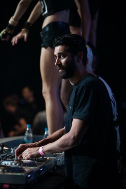 Sarı pençe Moskova'da canlı