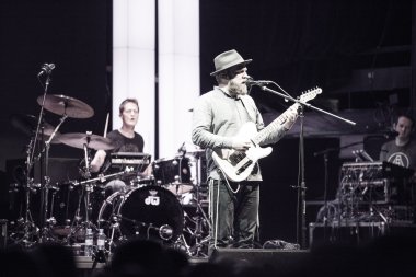 Alex Clare Moskova'da canlı performans